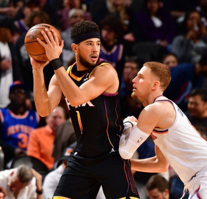 热火鏖战尼克斯，布克制霸全场