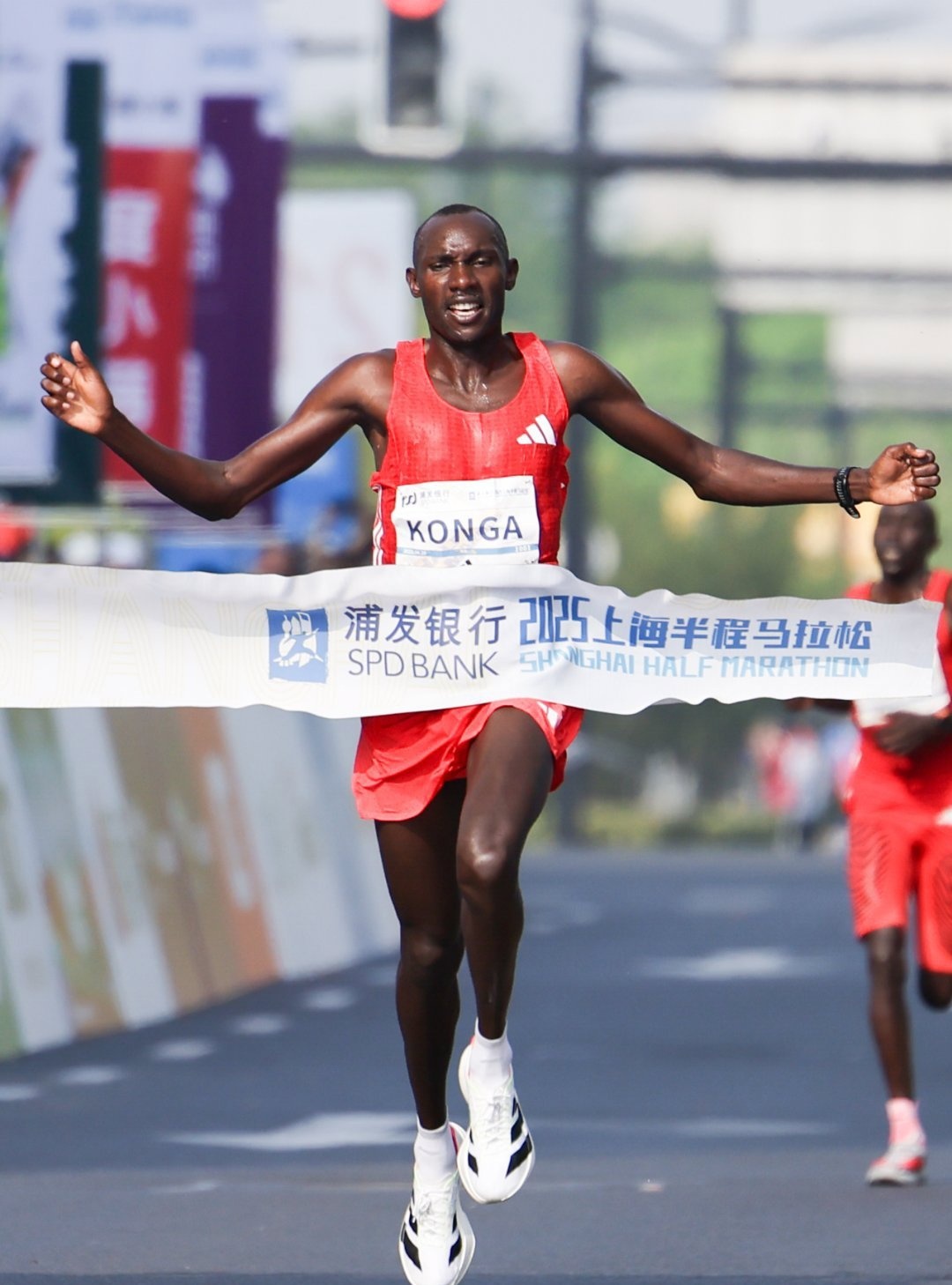 阿斯顿马丁轻取红牛二队,诺里斯点燃赛场 阿斯顿马丁轻取红牛二队,诺里斯点燃赛场