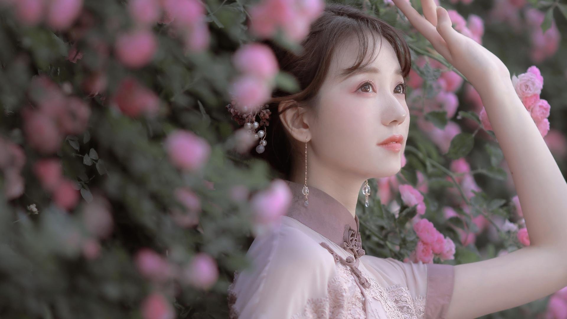 三色交叠的午夜，当足球的宇宙与篮球的星河共振于唯一黎明